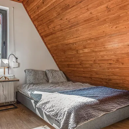 2 Bedroom Amazing In Holiday home Brenna