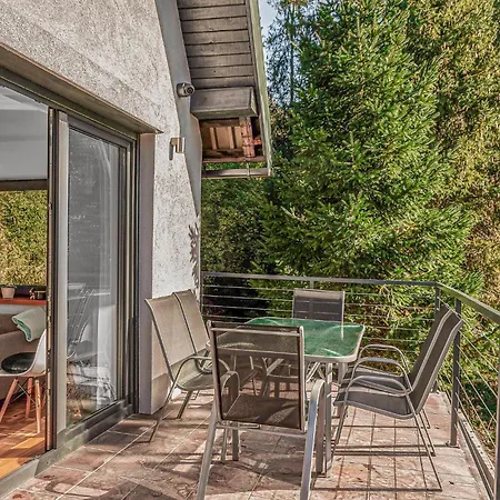 2 Bedroom Amazing In Holiday home Brenna